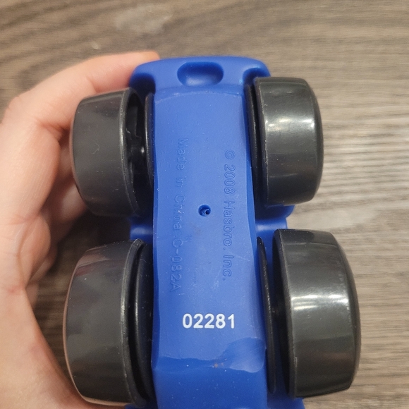 Classic Hasbro Inc Chuck & Friends Tow Truck 4" - Picture 6 of 9